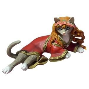 The Hamilton Collection's Divine Feline series "Lady Guinevere" Cat Figurine